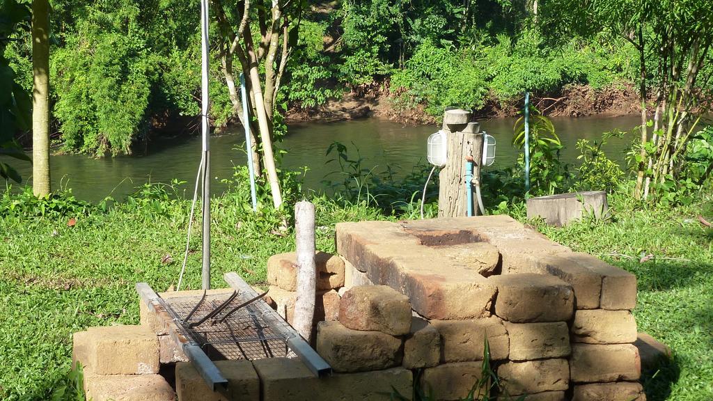 Baandin Chiewlarn Hotel Ban Tha Khun Buitenkant foto